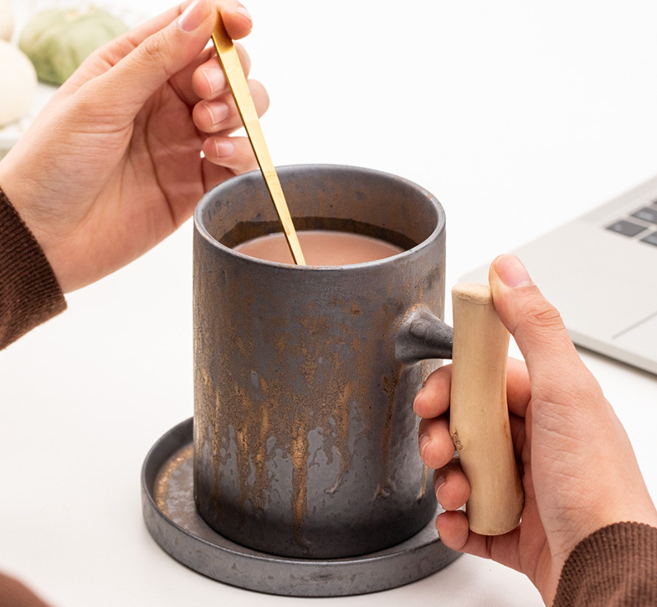 https://www.toponetea.com/cdn/shop/products/Japanese-style-Vintage-Ceramic-Coffee-Mug-Tumbler-Rust-Glaze-Tea-Milk-Beer-Mug-with-Wood-Handle3.png?v=1650242947&width=1445